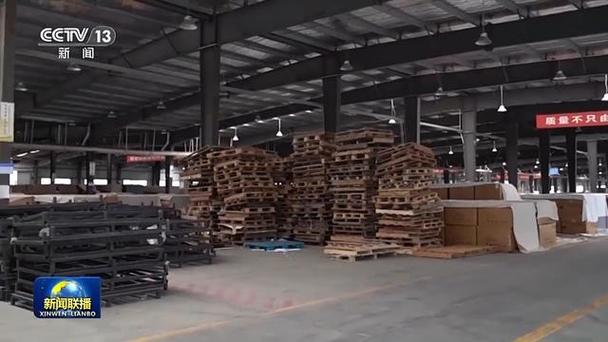 新年伊始,全县80多家户外用品加工企业正在开足马力赶订单